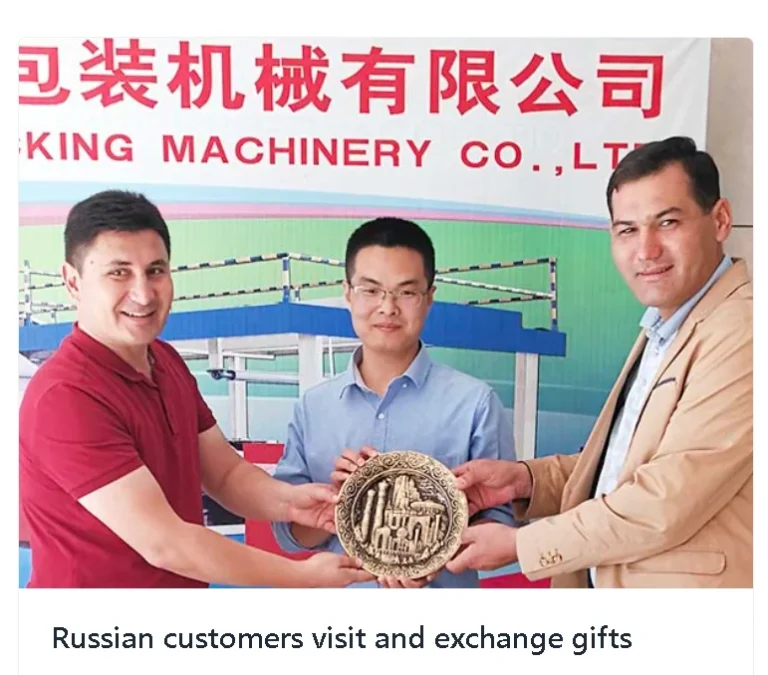 Russian customers visit and exchange gifts